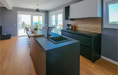 Kuhinja ili čajna kuhinja u objektu Villa Lomari