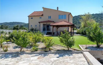 Pogled na planine ili pogled na planine iz vikendica