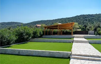 Pogled na planine ili pogled na planine iz vikendica