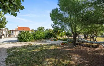 Vrt u objektu Stunning Home In Drinovci With Sauna