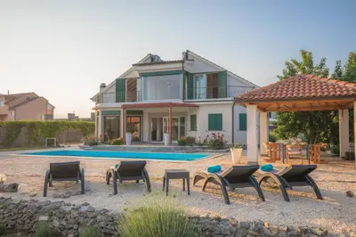 Bazen u objektu Luxury villa with a swimming pool Vrpolje, Sibenik - 21843 ili u blizini