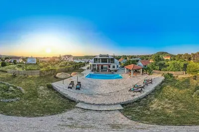 Bazen u objektu Luxury villa with a swimming pool Vrpolje, Sibenik - 21843 ili u blizini