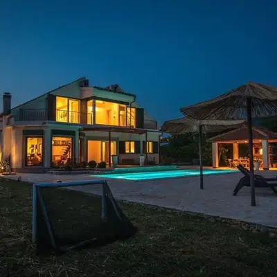 Luxury villa with a swimming pool Vrpolje