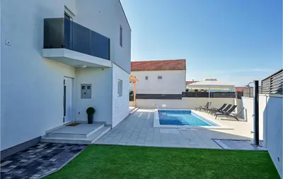 Bazen u objektu Villa Lumaka Sun ili u blizini