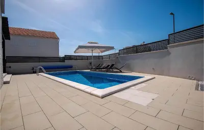 Bazen u objektu Villa Lumaka Sun ili u blizini