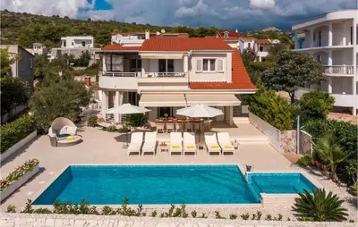 Bazen u objektu Villa Naranca ili u blizini