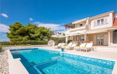 Bazen u objektu Villa Naranca ili u blizini