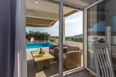 Bazen u objektu Villa Sky ili u blizini