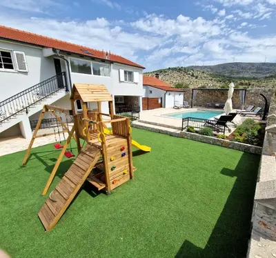 Bazen u objektu Villa FarAway ili u blizini
