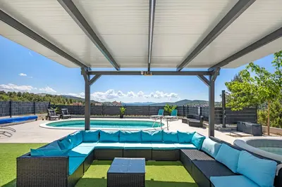 Bazen u objektu Luxury villa with a swimming pool Sibenik - 21484 ili u blizini