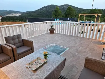 Pogled na planine ili pogled na planine iz vila