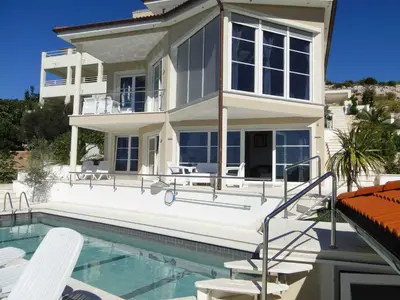 Bazen u objektu Apartment in Primosten - Sibenik Riviera 35561 ili u blizini