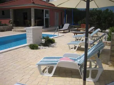 Bazen u objektu Apartment in Rogoznica - Sibenik Riviera 36449 ili u blizini