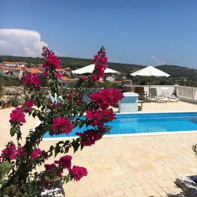 Bazen u objektu Apartment in Rogoznica - Sibenik Riviera 36449 ili u blizini