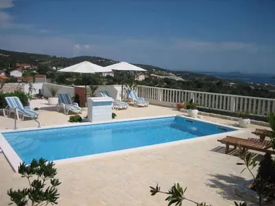 Bazen u objektu Apartment in Rogoznica - Sibenik Riviera 36450 ili u blizini