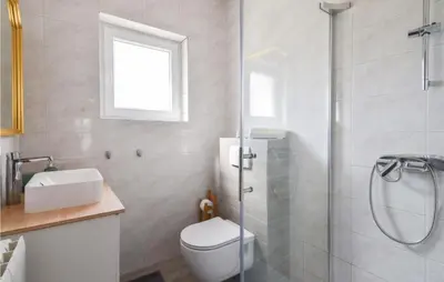 Kupaonica u objektu Amazing Apartment In Kasic With Wifi