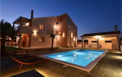 Bazen u objektu Amazing Apartment In Kasic With Wifi ili u blizini