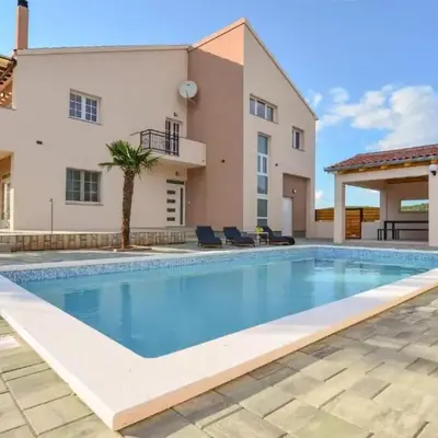 Amazing Apartment In Kasic With Wifi