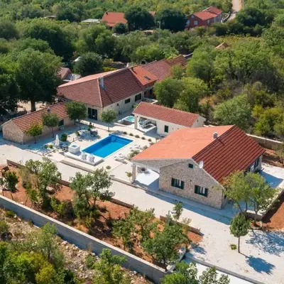 Tosic Estate - Villa