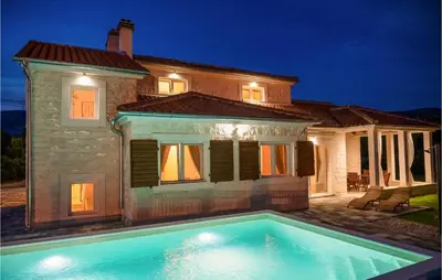 Bazen u objektu Nice Home In Dubrava Kod Sibenika ili u blizini