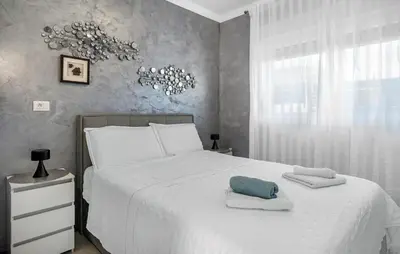 Krevet ili kreveti u jedinici u objektu 3 Bedroom Amazing Home In Bilice
