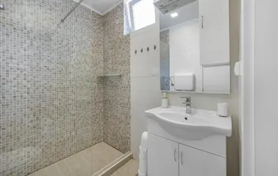 Kupaonica u objektu Pet Friendly Apartment In Rogoznica