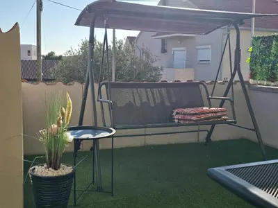 Popločani dio dvorišta ili vanjski dio objekta Apartment Seaside, free parking