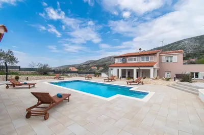 Bazen u objektu Villa Natura Piedra ili u blizini