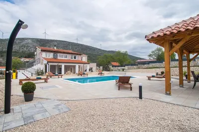 Bazen u objektu Villa Natura Piedra ili u blizini