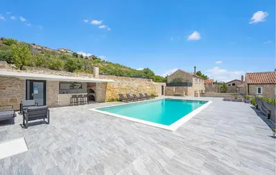 Bazen u objektu Beautiful Home In Skradin With Kitchen ili u blizini