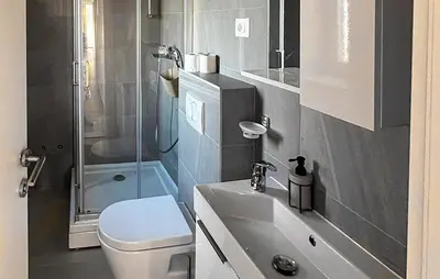 Kupaonica u objektu Beautiful Home In Skradin With Kitchen