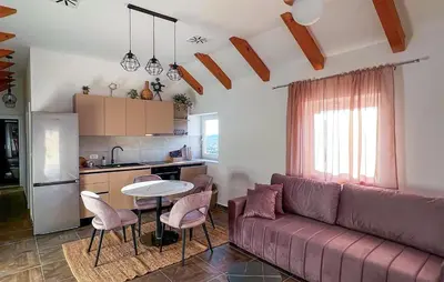 Kuhinja ili čajna kuhinja u objektu Beautiful Home In Skradin With Kitchen