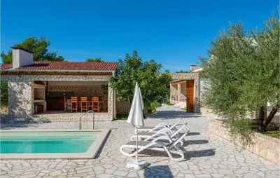 Bazen u objektu Holiday Home Sibenik 58 ili u blizini