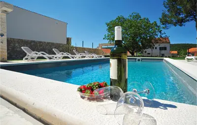 Bazen u objektu Holiday Home Sibenik 1 ili u blizini