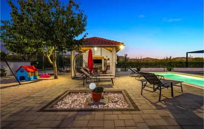 Bazen u objektu Holiday Home Dubrava Tisnjanska 32 ili u blizini