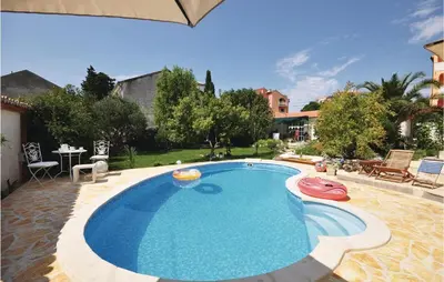Bazen u objektu Apartment Vodice 19 ili u blizini