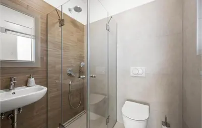 Kupaonica u objektu 4 Bedroom Awesome Home In Srima