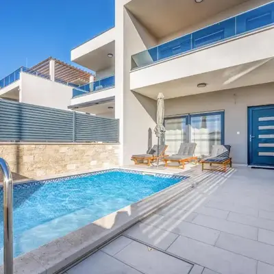 4 Bedroom Awesome Home In Srima