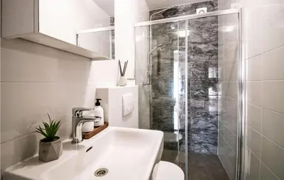 Kupaonica u objektu 2 Bedroom Awesome Home In Sibenik