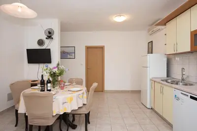Kuhinja ili čajna kuhinja u objektu Mirjana apartman