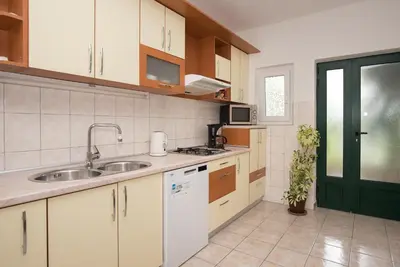 Kuhinja ili čajna kuhinja u objektu Mirjana apartman