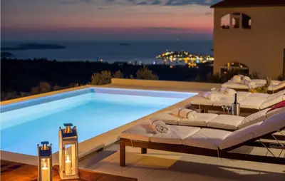 Bazen u objektu Stunning Home In Primosten With Wifi ili u blizini