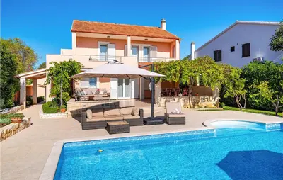 Bazen u objektu Stunning Home In Vodice ili u blizini