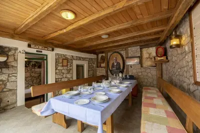 Restoran ili neka druga zalogajnica u objektu Traditional Stone House Perkovic