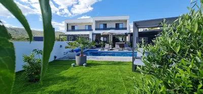 Bazen u objektu MEERBLICK DUPLEX POOL-VILLA REGIRMA DELUXE bis 8 Personen ili u blizini