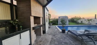 Bazen u objektu MEERBLICK DUPLEX POOL-VILLA REGIRMA DELUXE bis 8 Personen ili u blizini