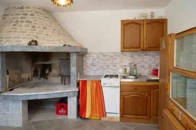 Kuhinja ili čajna kuhinja u objektu Family friendly house with a swimming pool Vinovac, Zagora - 22041