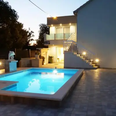 Family friendly house with a swimming pool Vinovac