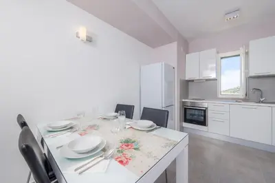 Kuhinja ili čajna kuhinja u objektu Apartments Lanterna