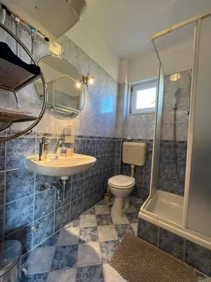 Kupaonica u objektu Apartmani 4 Delfina Rogoznica